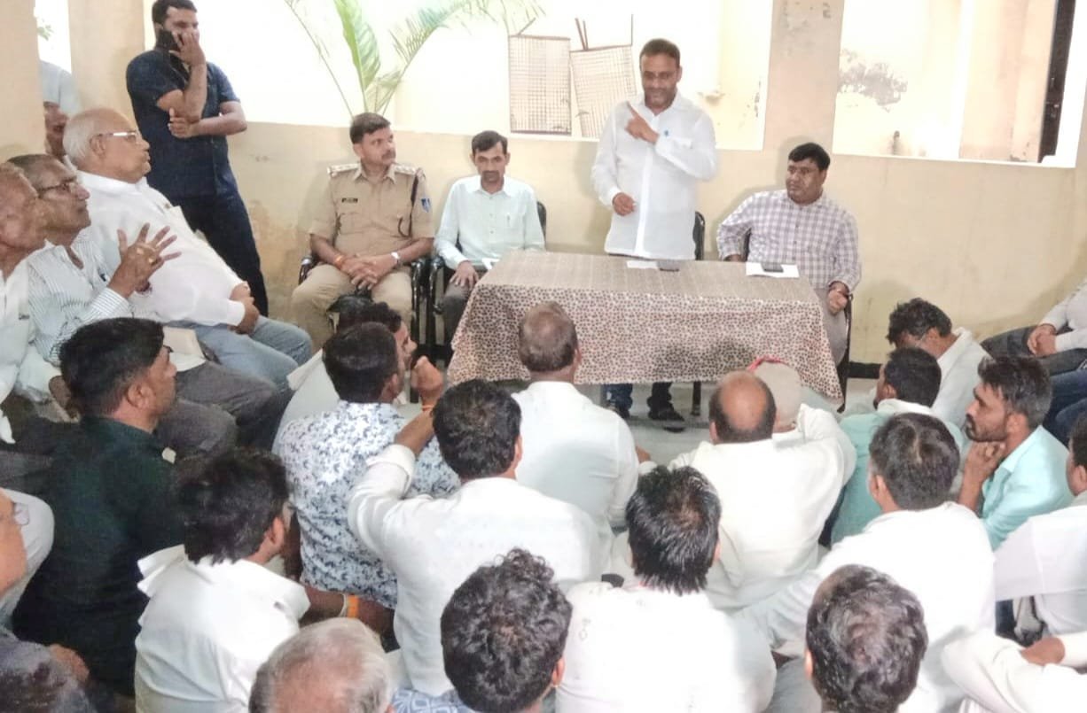 साहब पीड़ित किसानों को राशि तो मिल जाएगी,मगर जेडी पर एफआईआर की कार्यवाही कब