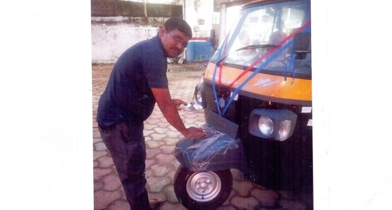 शासन की योजना का लाभ लेकर सुधरा अशोक हरियाले का जीवन स्‍तर  स्वयं का ऑटो लेकर स्‍वरोजगार से जुड़े