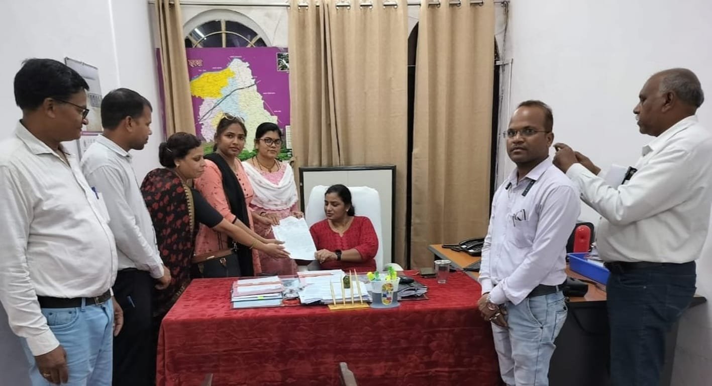 विश्व आदिवासी दिवस पर शासकीय अवकाश की मांग