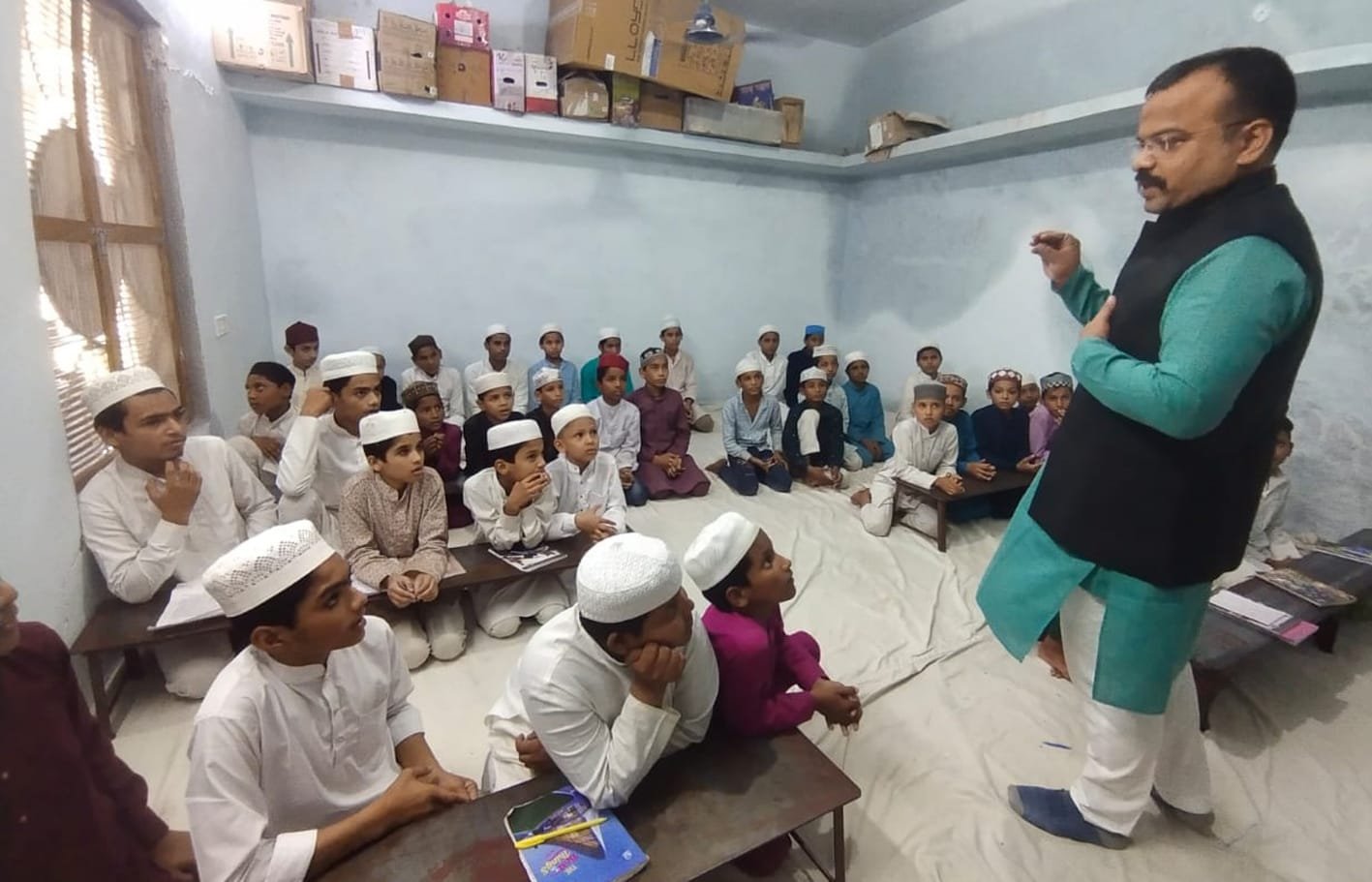 मप्र, बाल अधिकार आयोग सदस्य अनुराग पाण्डे ने मदरसों का किया निरीक्षण  