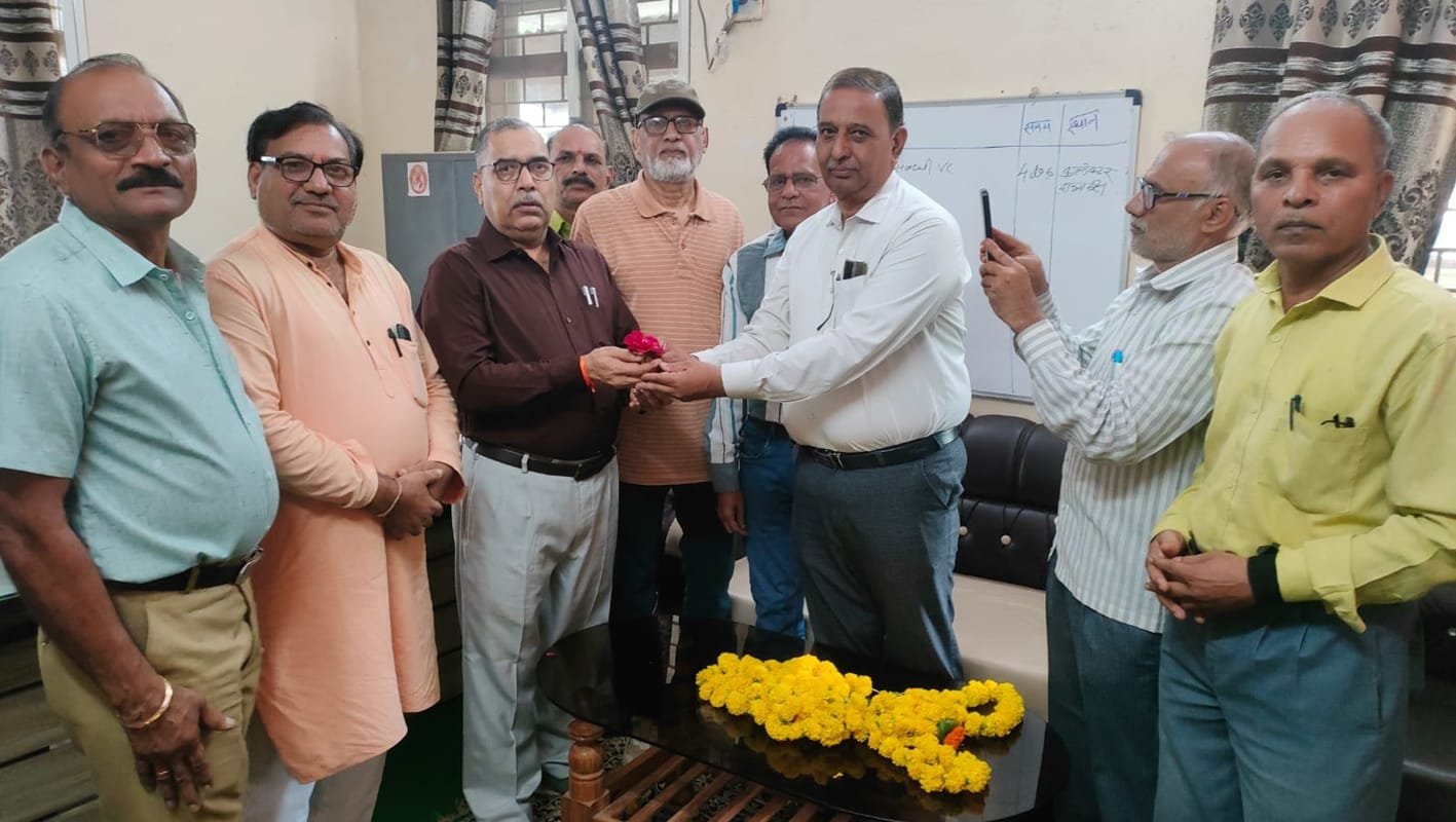 सेवानिवृत्त कर्मचारियों के लंबित भुगतान पर की चर्चा  