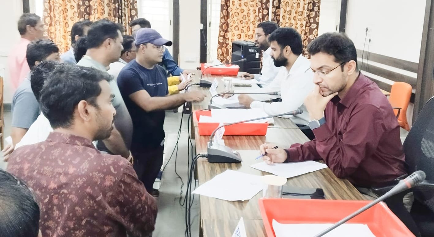 कलेक्टर ने जनसुनवाई में सुनी नागरिकों की समस्याएं