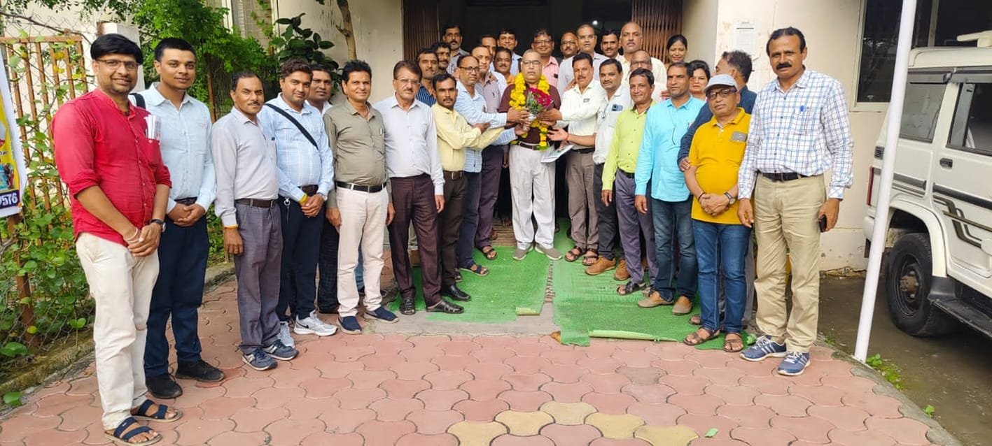 शिक्षक संघ ने नवागत डीईओ का किया स्वागत