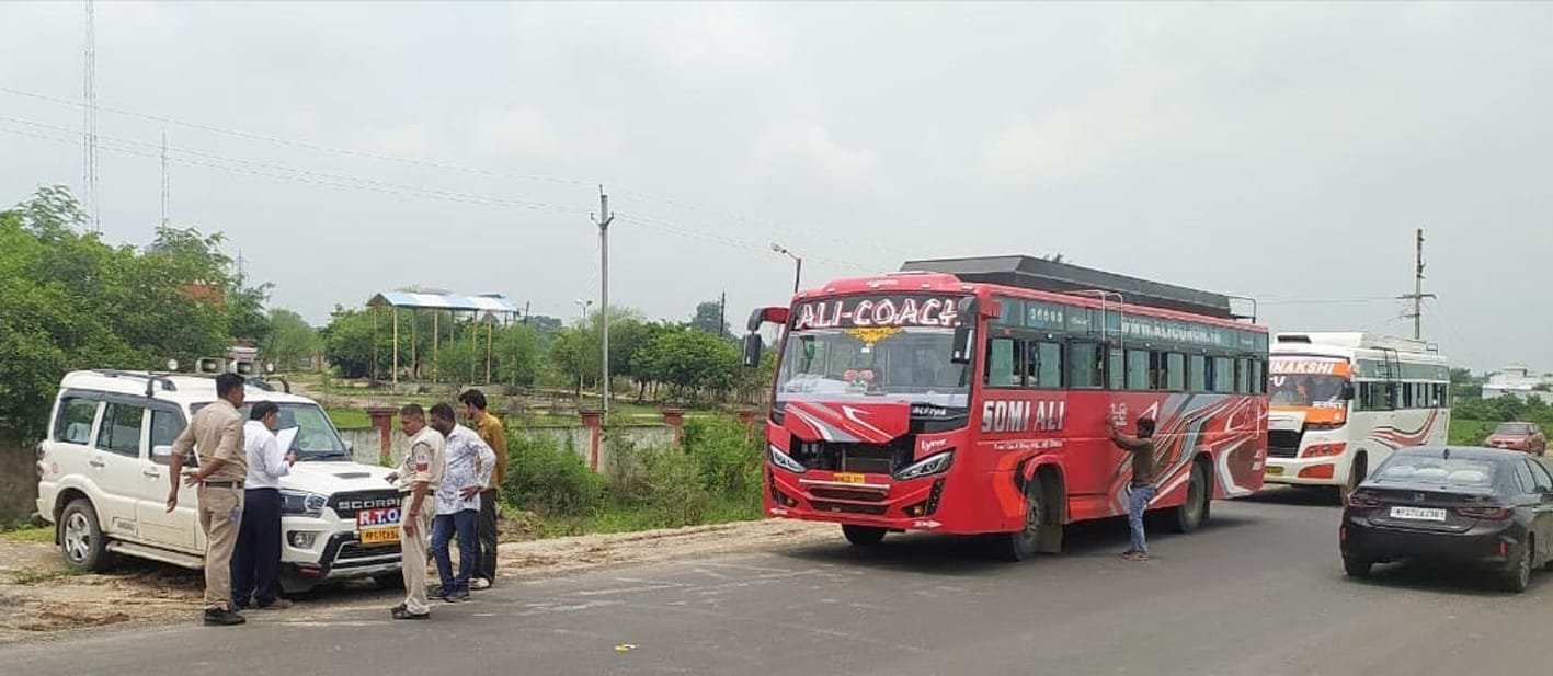 ज्यादा किराया वसूल रही बसो पर हुई चालानी कार्यवाई