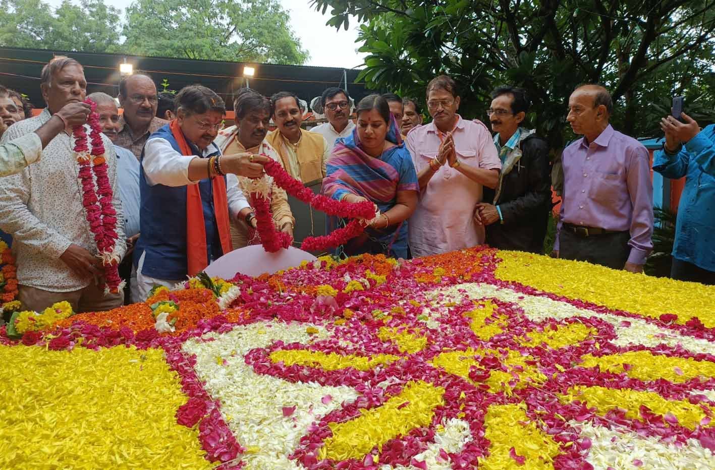 हमें गर्व है कि किशोर दा का जन्म खंडवा में एवं शिक्षा इंदौर में हुई: मंत्री विजयवर्गीय