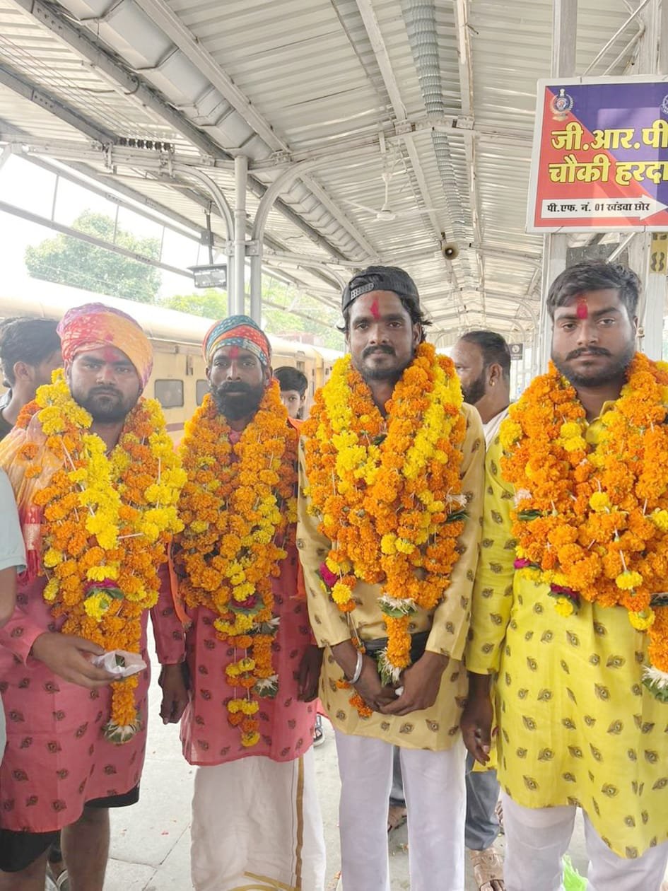 ८७५ किमी की पैदल यात्रा कर लौटे श्रद्धालु