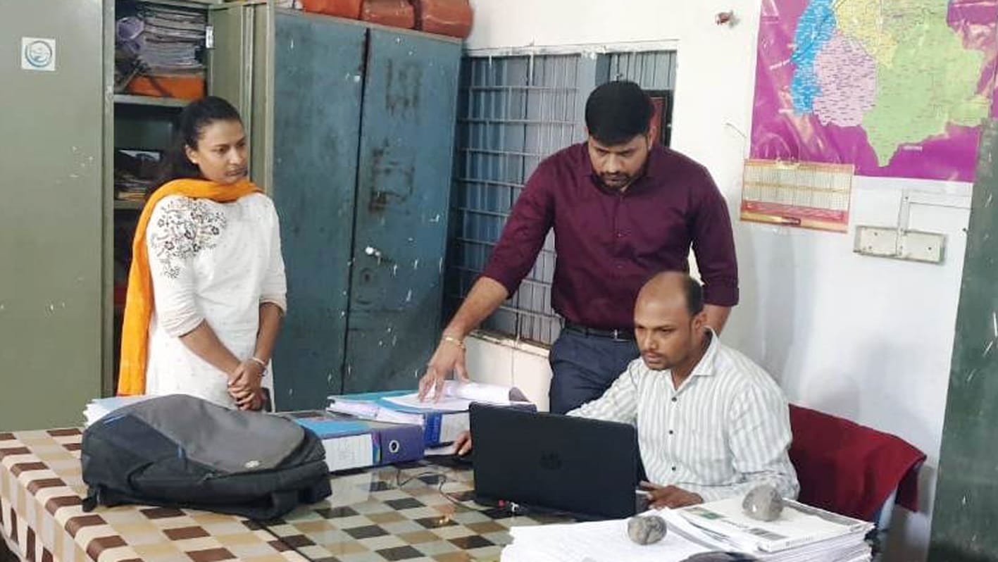 जिपं सीईओ ने टिमरनी के खण्ड स्तरीय कार्यालयों का किया निरीक्षण