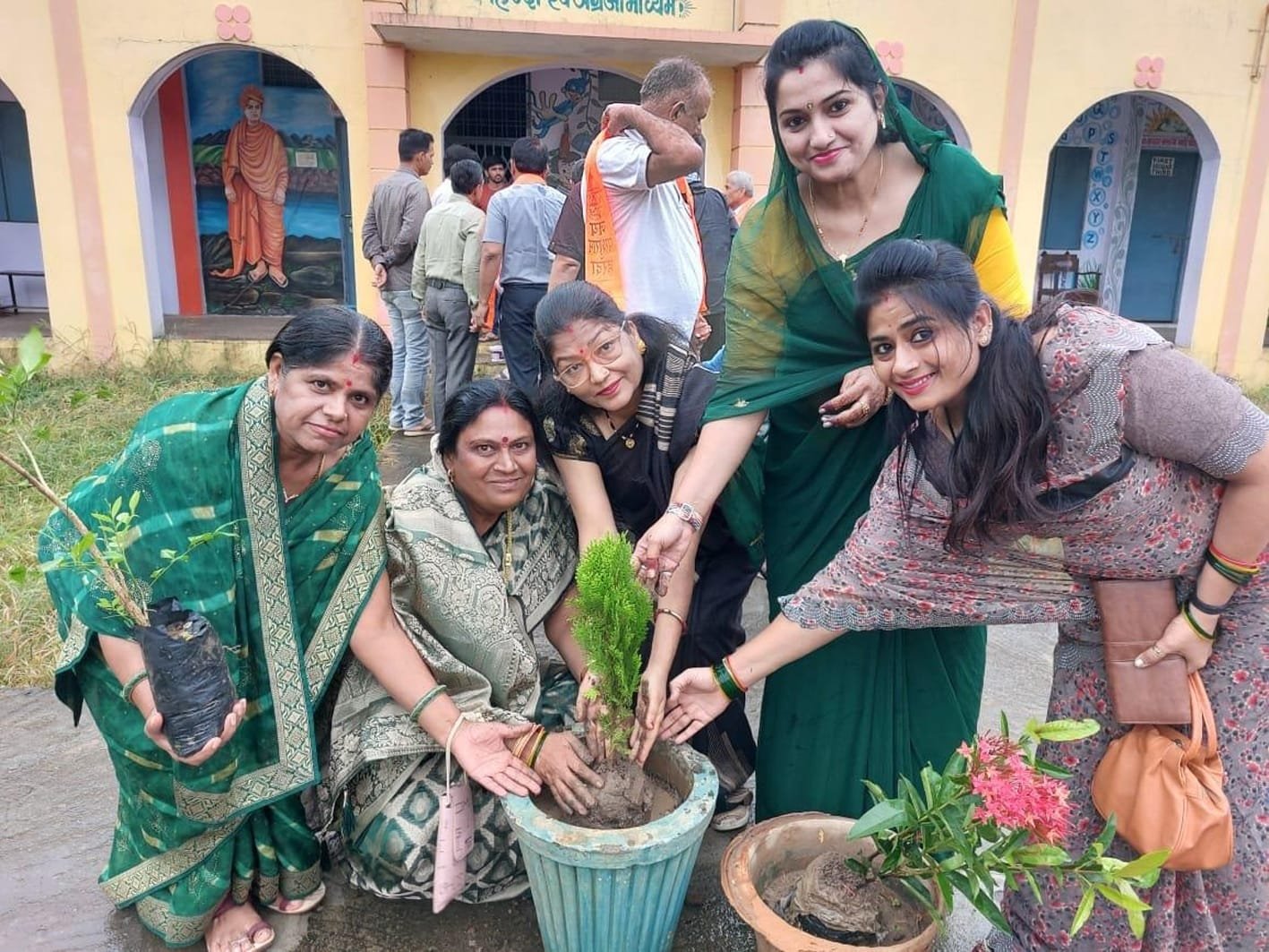 सर्वब्राह्मण समाज ने पौधरोपण कर शहीदों को किया नमन