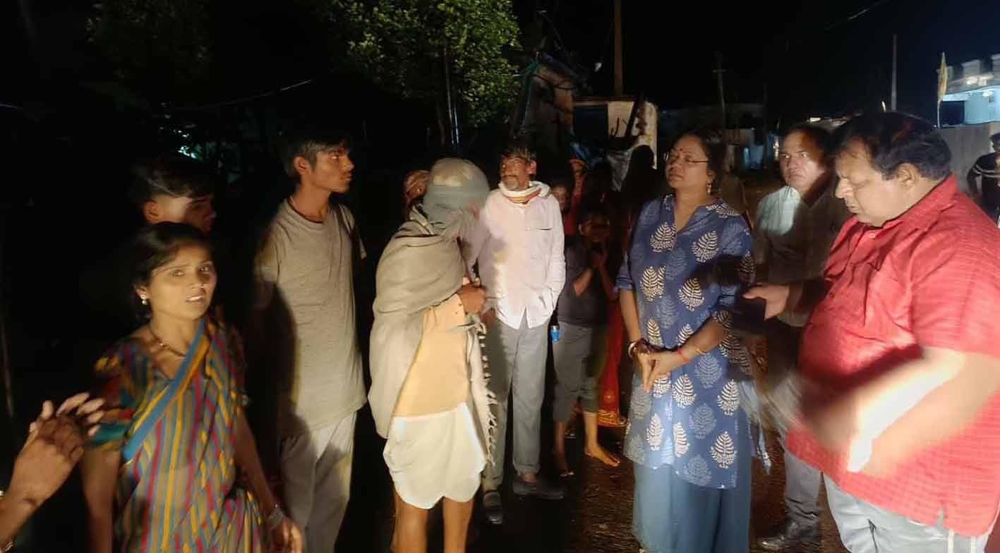 क्षेत्र के दो युवक नाला पार करते समय बहे