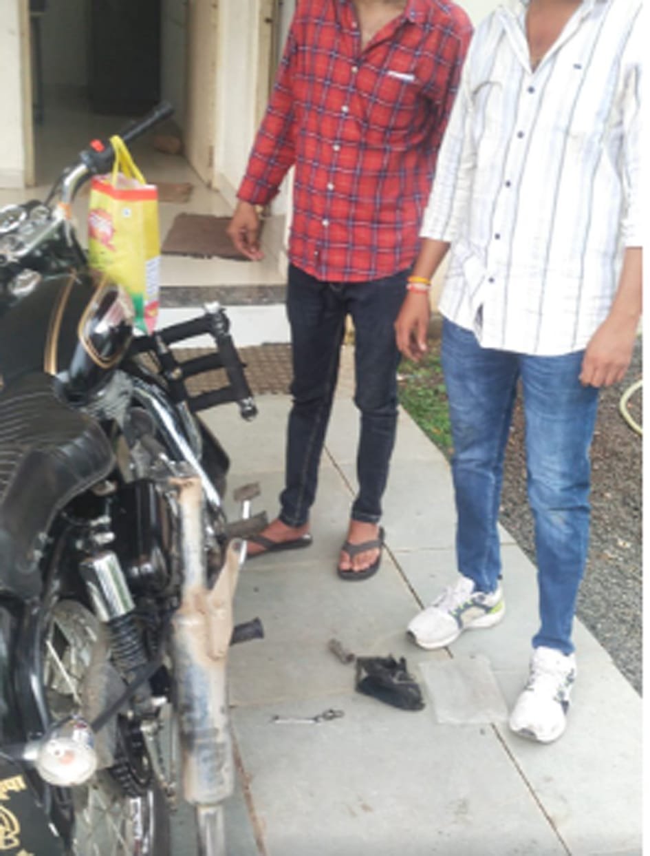 पटाखे की आवाज करने वाली बुलेटो पर यातायात पुलिस की कार्यवाही