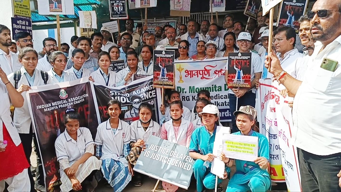 डॉक्टरों की हड़ताल, ओपीडी बंद, मरीज हुए परेशान