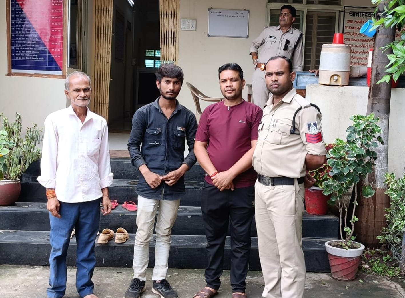 गुम युवक को दस्तयाब कर पिता के सुपुर्द किया