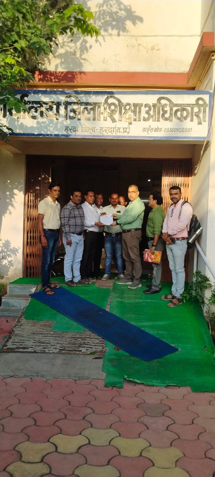 शिक्षकों की समस्या को लेकर आजाद अध्यापक संघ ने सौंपा ज्ञापन