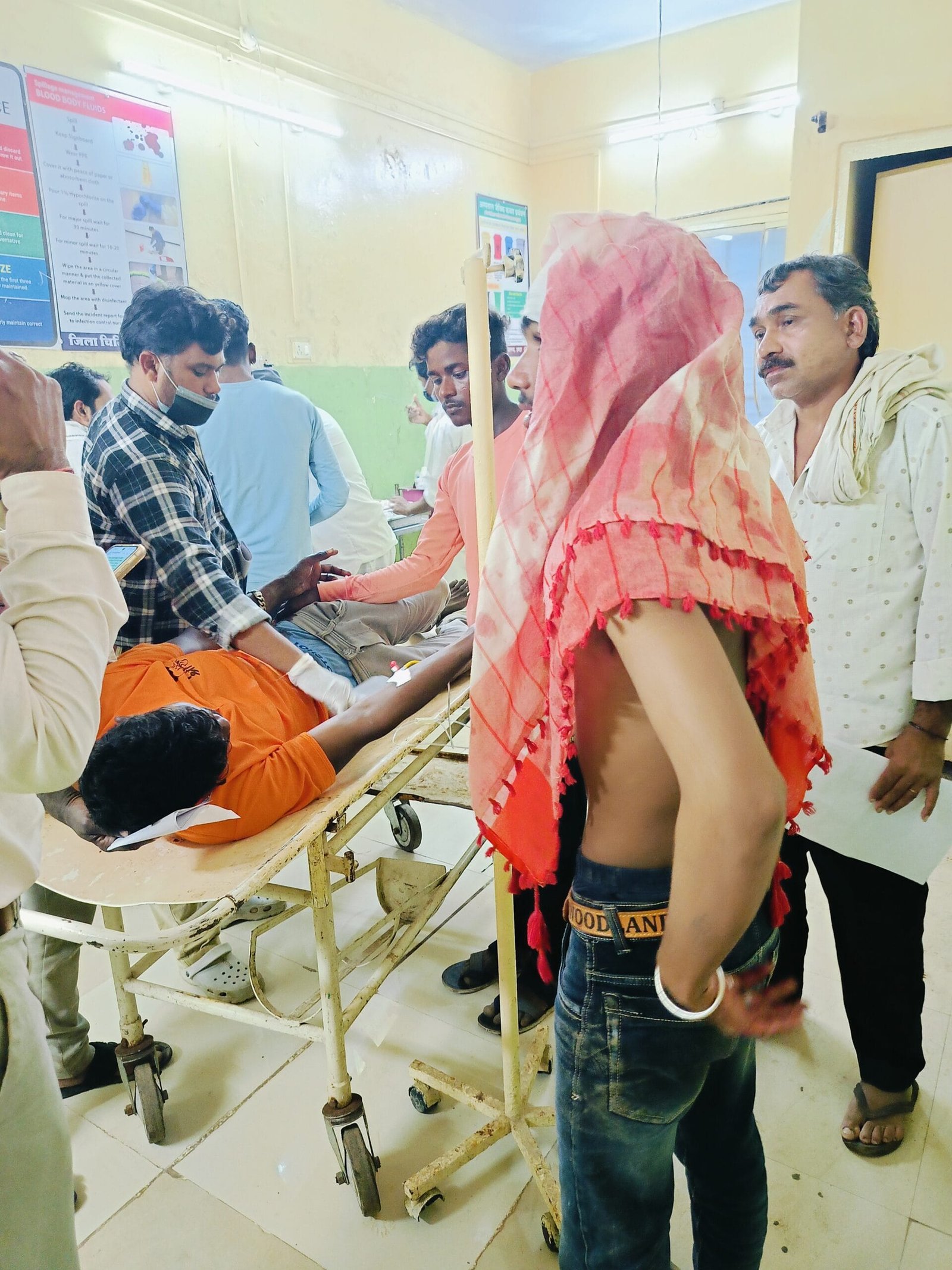 कावड़ यात्रा में युवक पर धारदार हथियार से हमला