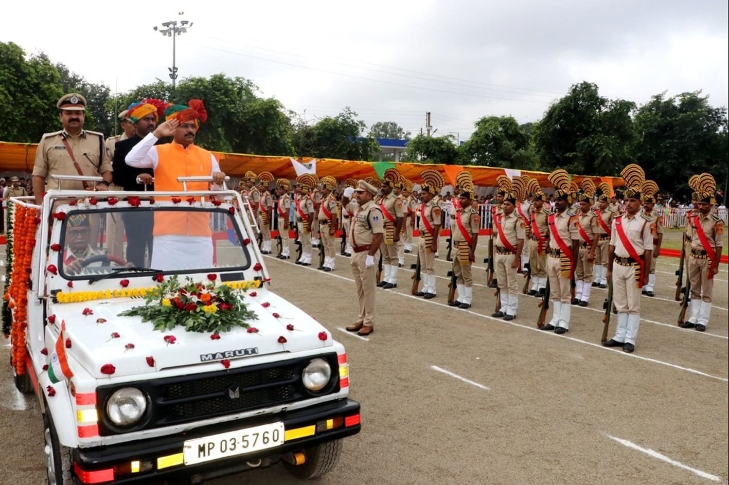 खंडवा में मंत्री श्री लोधी ने किया ध्वजारोहण  