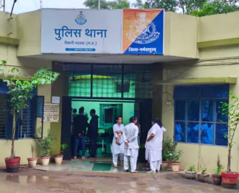 एंबुलेंस लेट आई तो डॉक्टर को गाली दी पुलिस ने किया मामला दर्ज