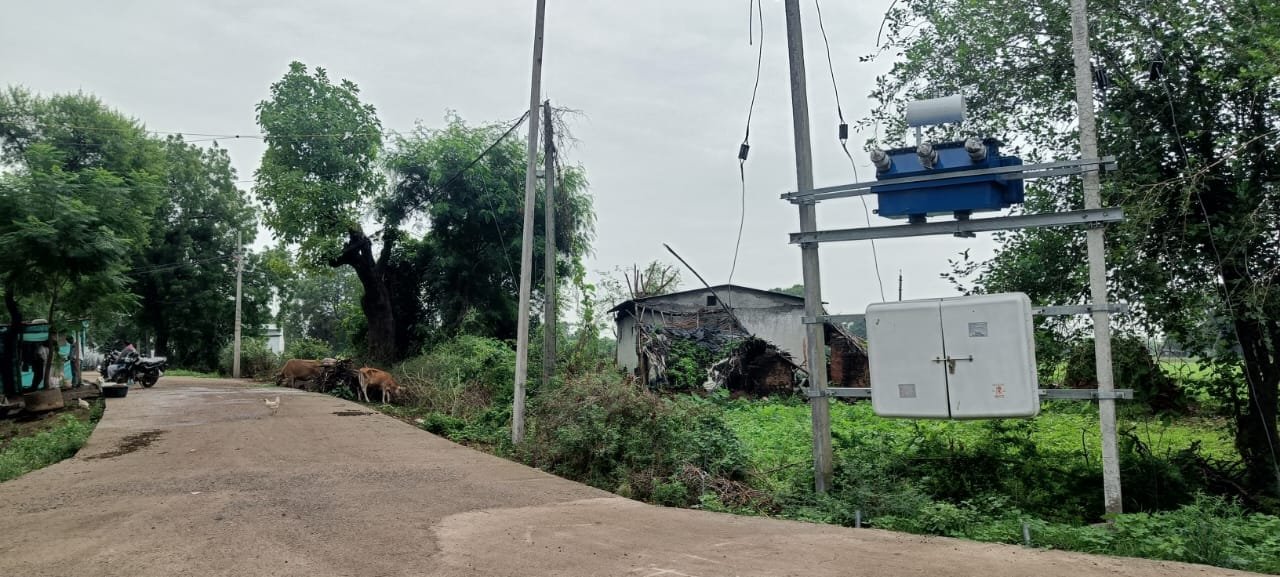 6 माह बीतने के बाद भी शुरू नहीं हो सकी नए ट्रांसफार्मर से विद्युत ग्रामीणों ने की सप्लाई शुरू कराने की मांग