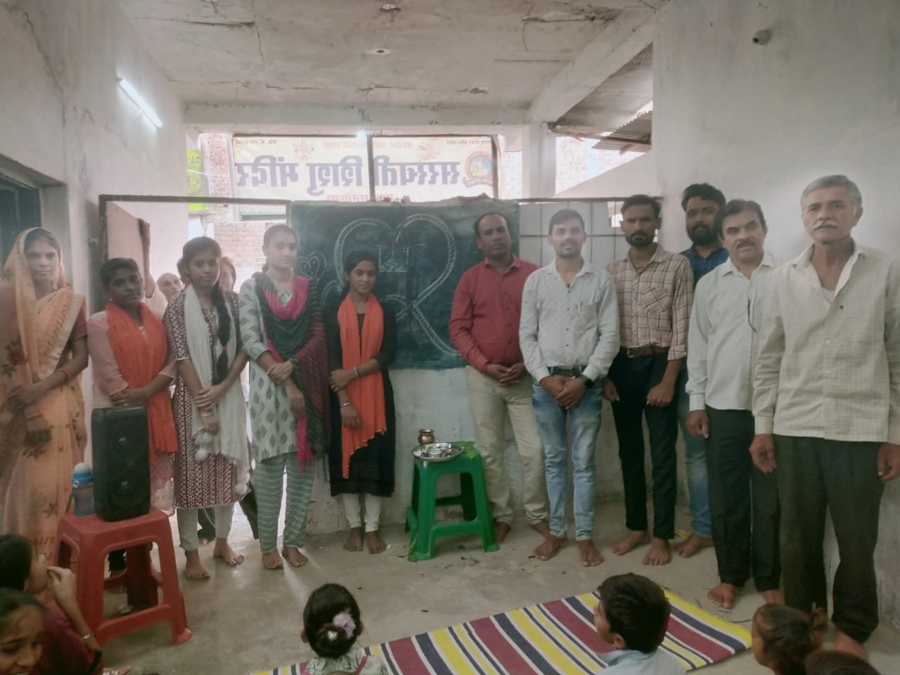 नाग पंचमी पर पूजन करने मंदिर और खेतों में पहुंचे श्रद्धालु।