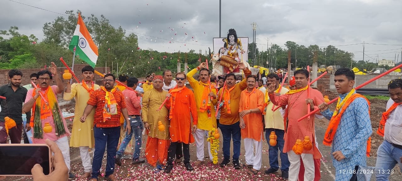 भक्ति-भाव से निकली पत्रकार एकता कावड़ यात्रा
