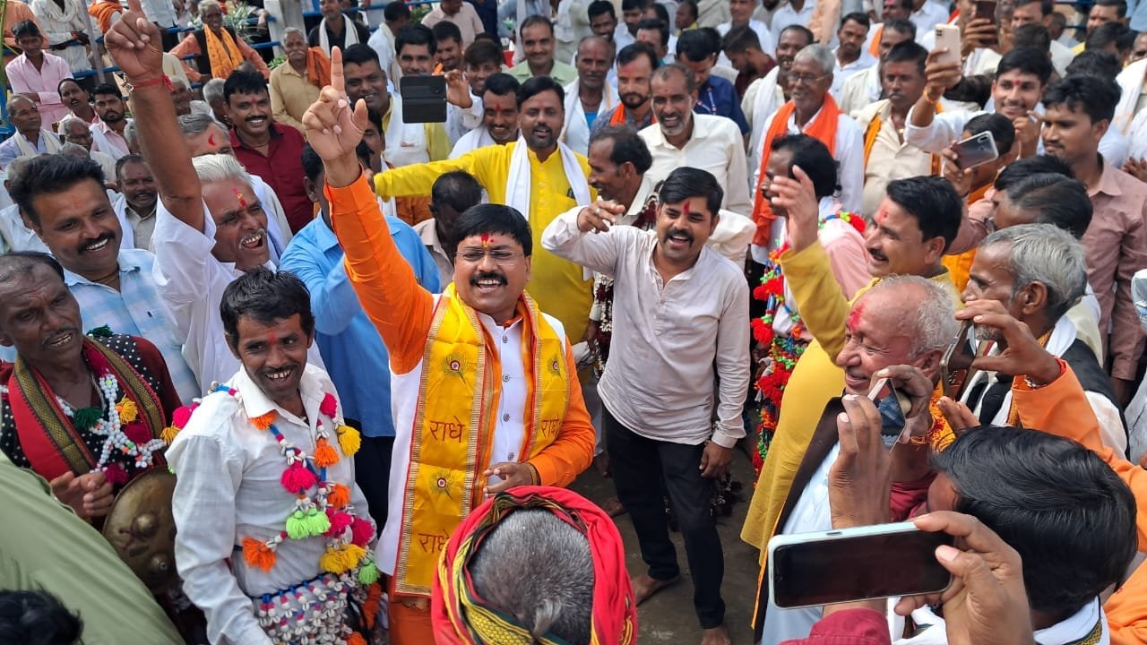 …ओर नाचने गाने लगे संस्कृति मंत्री लोधी
