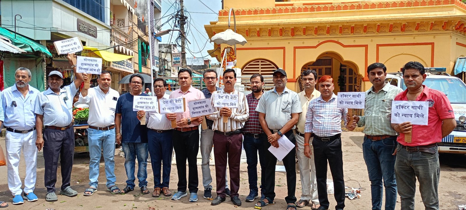 चिकित्सको ने कोलकाता की घटना को लेकर गांधी जी को ज्ञापन दिया