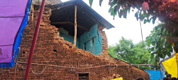 सागर जिले में मंदिर परिसर से सटे जर्जर भवन की दीवार गिरी, शिवलिंग बना रहे नौ बच्चों की मौत, सीएम ने जताया शोक