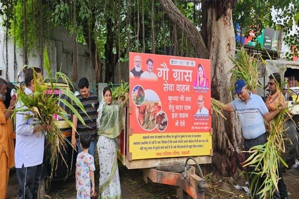 नगर पालिका अध्यक्ष ने किया गौ ग्रास सेवा वाहन का शुभारंभ