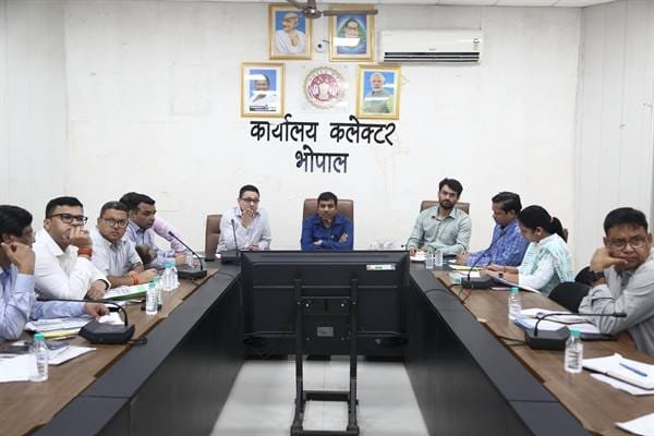 कलेक्टर श्री सिंह की अध्यक्षता में टीएल बैठक संपन्न