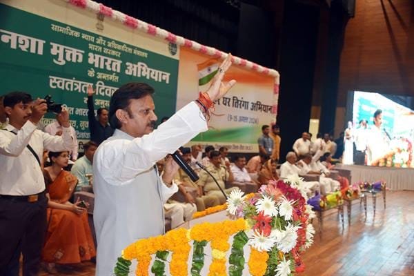 नशे को जड़ से समाप्त करने का अभियान अनवरत जारी रहेगा – उप-मुख्यमंत्री श्री शुक्ल