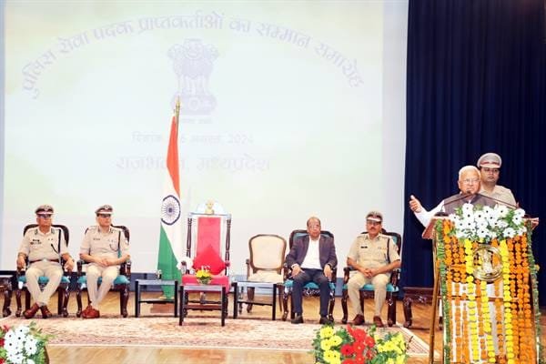 पुलिस का व्यवहार और दृष्टिकोण जनता के प्रति रहे संवेदनशील – राज्यपाल श्री पटेल
