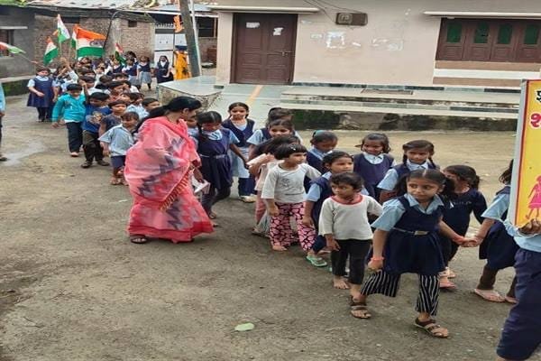 हर घर तिरंगा अभियान के लिए निकाली तिरंगा यात्रा