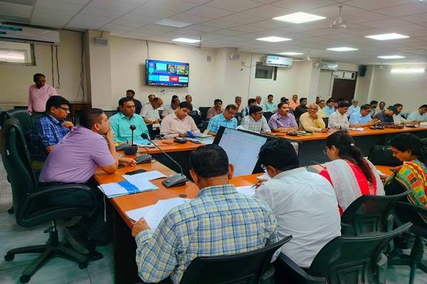 बैठक से अनुपस्थित होने पर 7 अधिकारियों का 3-3 दिन का वेतन काटने के निर्देश