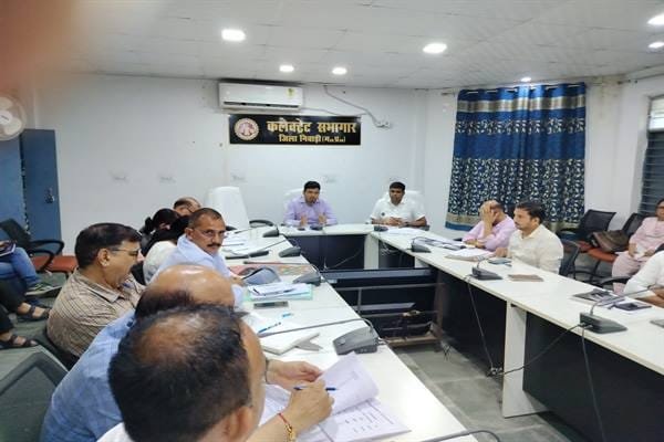 राजस्व महाअभियान 2.0 के तहत अधिक से अधिक राजस्व प्रकरणों के निराकरण तथा ई-केवाईसी करायें टीएल बैठक में कलेक्टर ने दिये निर्देश