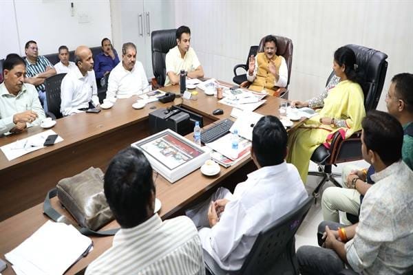 उप मुख्यमंत्री ने रीवा के सौन्दर्यीकरण एवं विकास कार्यों की समीक्षा की