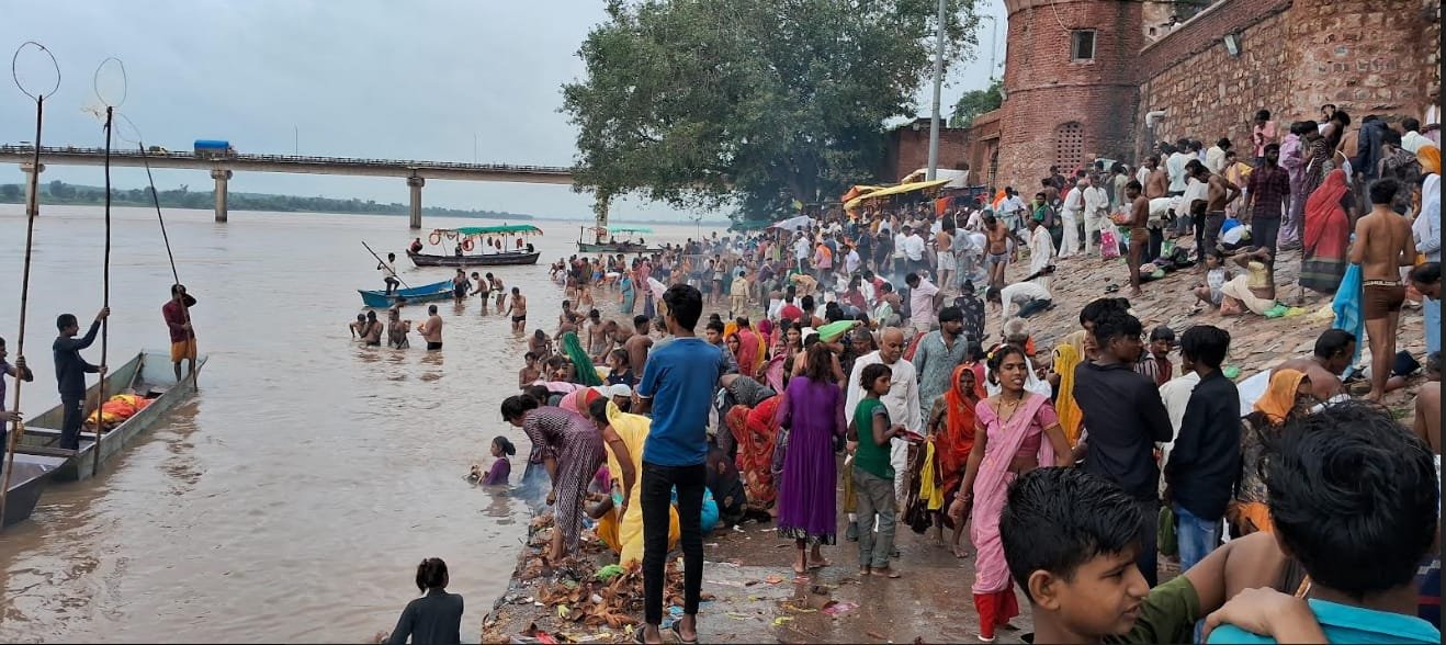श्रावण माह की हरियाली अमावस्या के पर हजारों भक्तो ने  नर्मदा स्नान कर  देवाधिदेव सिद्धनाथ का किया जलाभिषेक ।