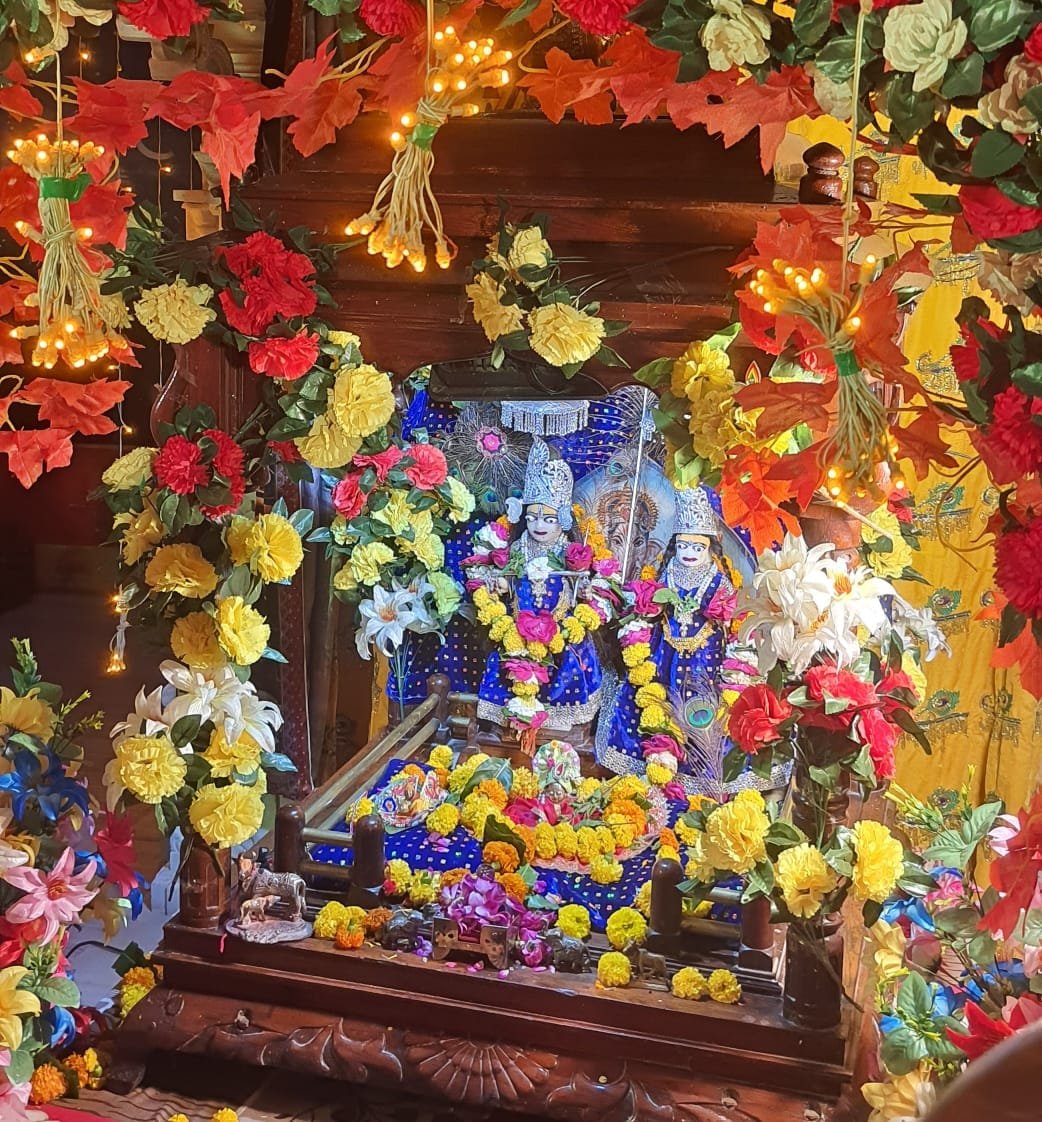 हर्षोल्लास के साथ मनाया श्रीकृष्ण जन्म उत्सव, राधाकृष्ण मंदिरों में उमड़ा भक्तो का सैलाब