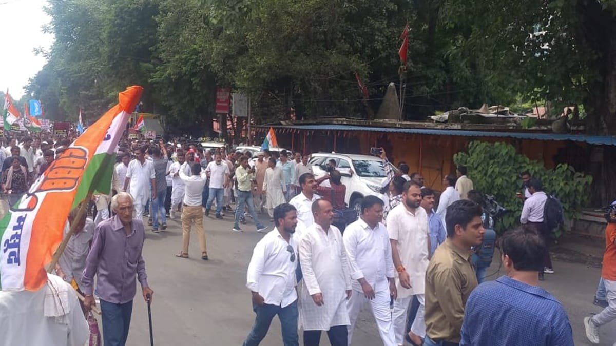 भोपाल में ईडी के खिलाफ कांग्रेस नेताओं का प्रदर्शन, पुलिस ने किया वाटर कैनन का उपयोग, मची अफरातफरी