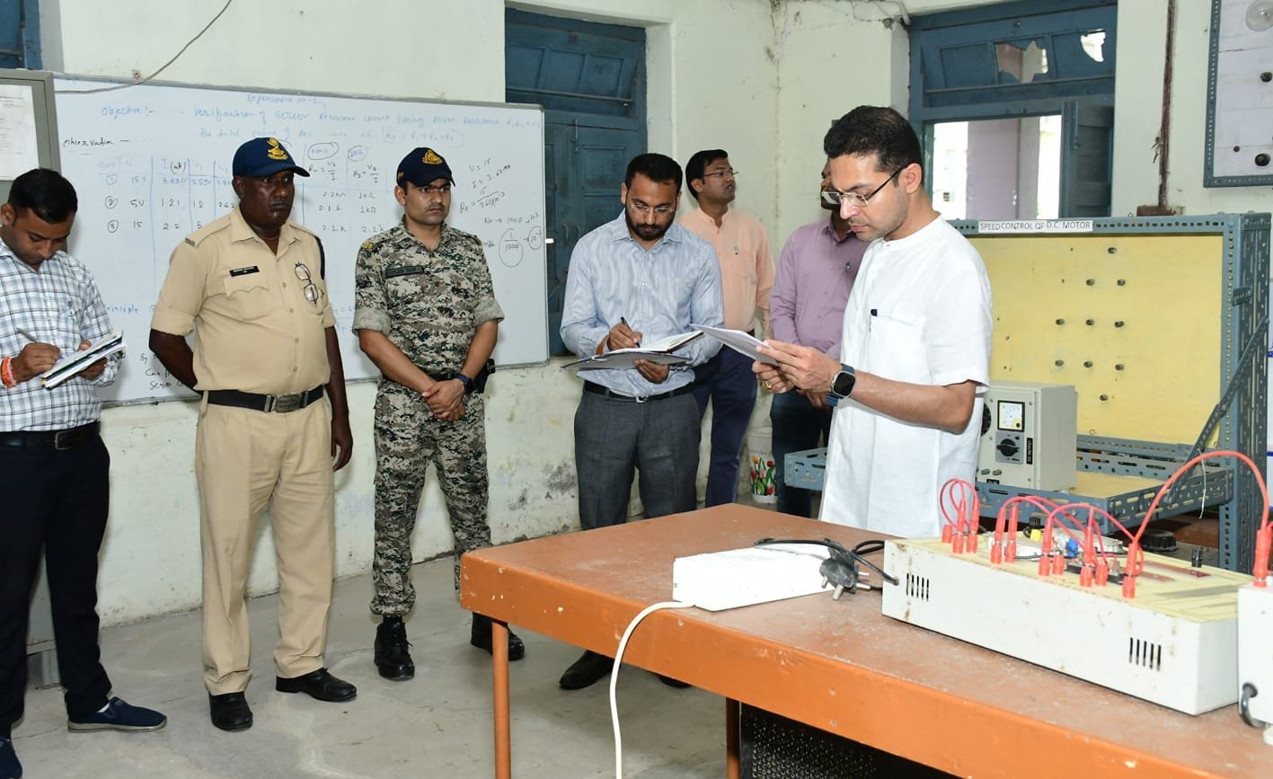 कलेक्टर ने पॉलिटेक्निक कॉलेज का किया निरीक्षण