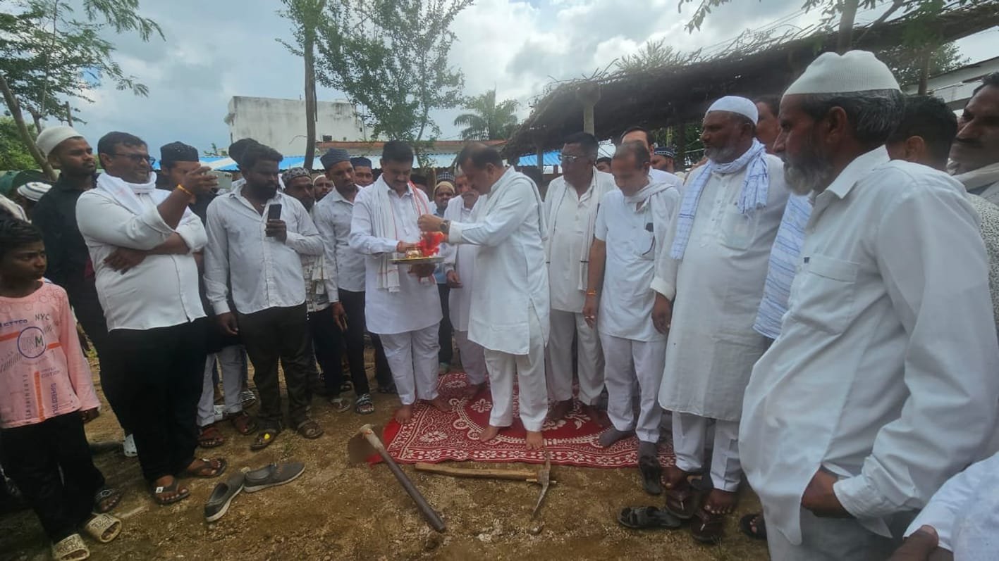 विधायक ने सड़क निर्माण का किया भूमिपूजन