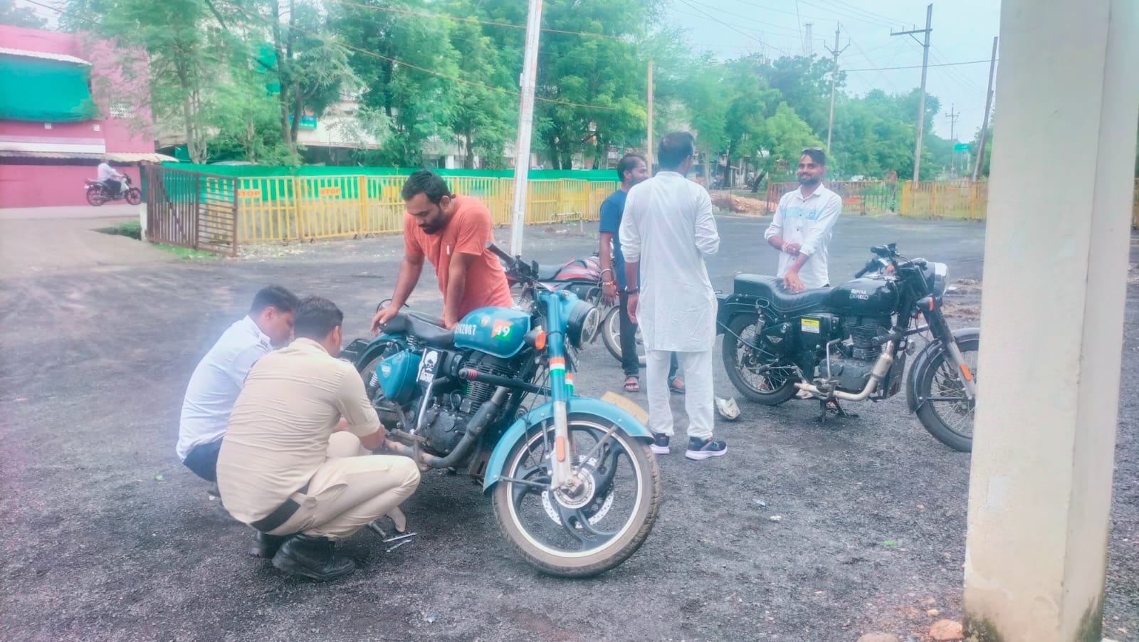 बुलेटों के मॉडिफाईड सायलेंसर जप्त कर की चालानी कार्रवाई