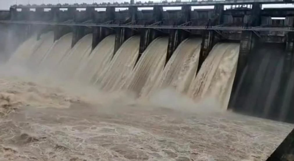 तवा बांध के 9 गेट खोले गए, तवा नदी में छोड़ा जा रहा पानी