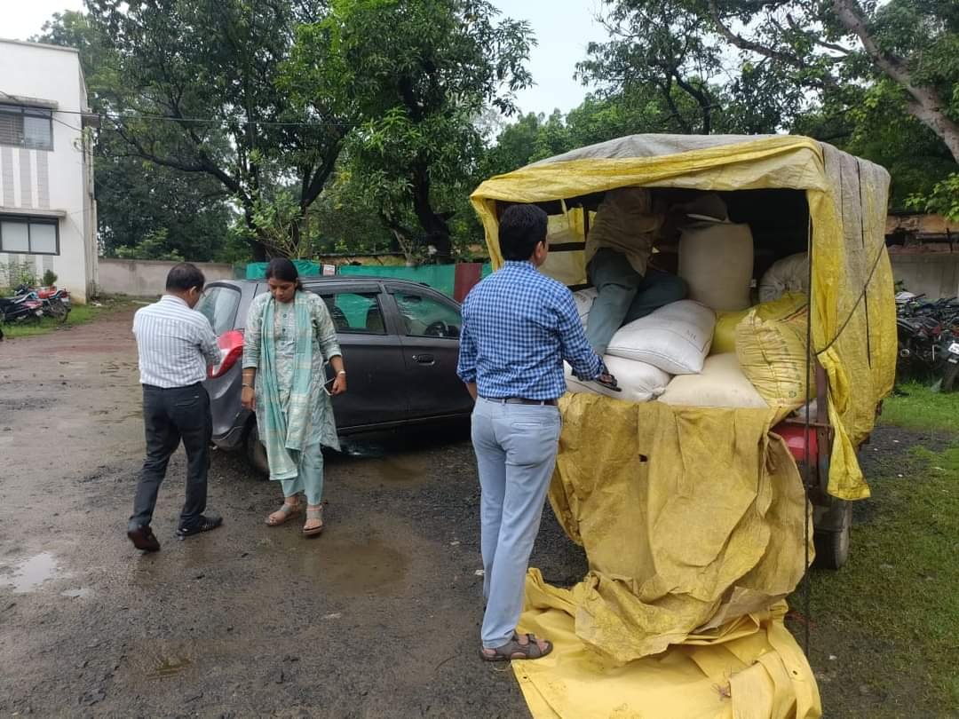 सार्वजनिक वितरण वाले खाद्यान्न का अवैध परिवहन वाला  वाहन जब्‍त