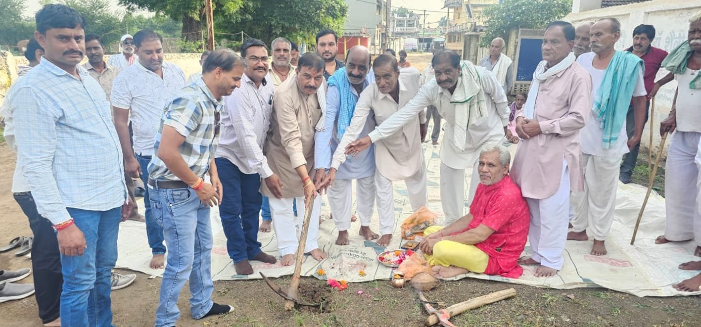विधायक ने सड़क निर्माण का किया भूमिपूजन