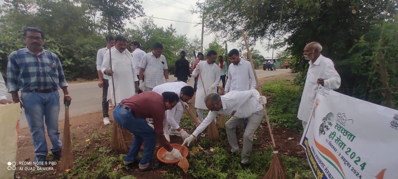 स्वच्छता ही सेवा अभियान के तहत अबगांवखुर्द में किया श्रमदान