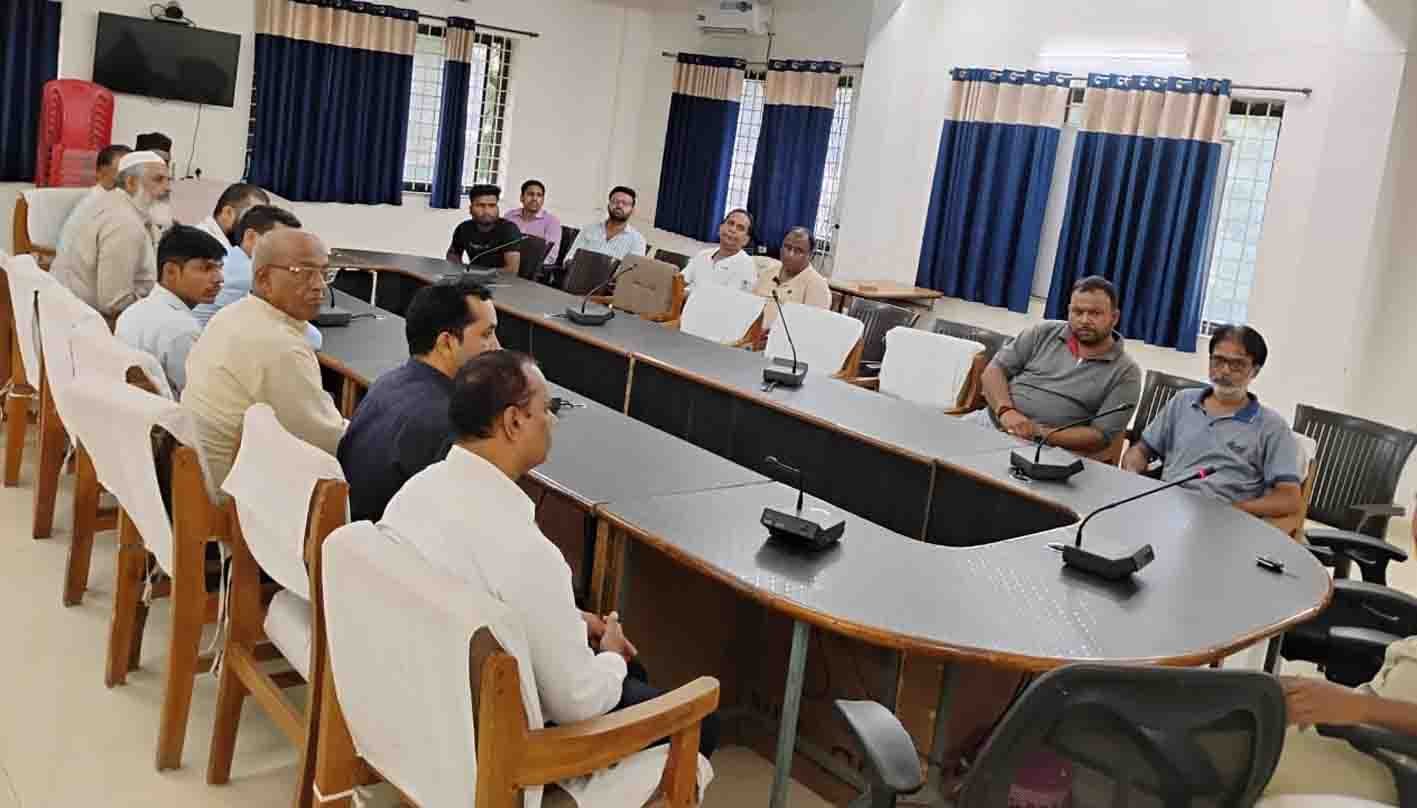 होटल संचालकों को अवैध गतिविधि पर नजर रखने दिए निर्देश