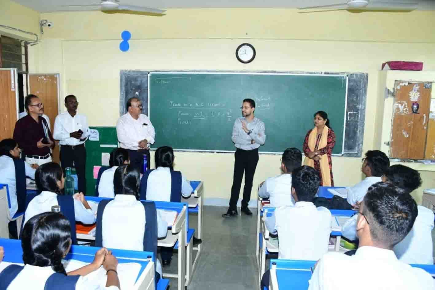 नवोदय स्कूल प्रबंधन समिति की बैठक संपन्न