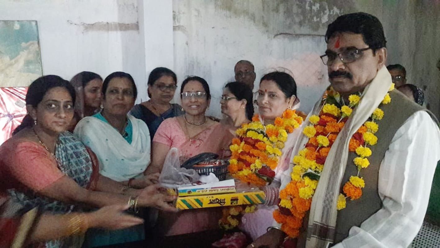 अग्निहोत्री की सेवा निवृत्ति पर हुआ विदाई समारोह