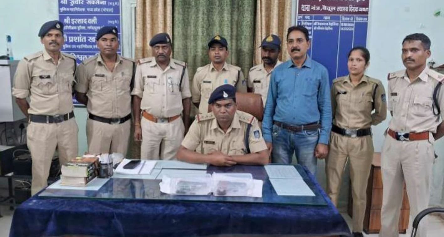 पिस्टल व कारतूस बेचने की फिराक में घूम रहे दो आरोपी पकड़ाए