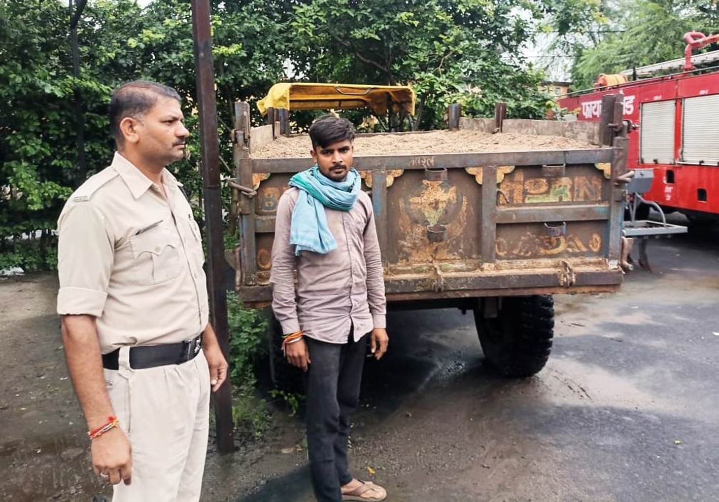रेत का अवैध परिवहन करते ट्रेक्टर ट्रॉली जप्त  