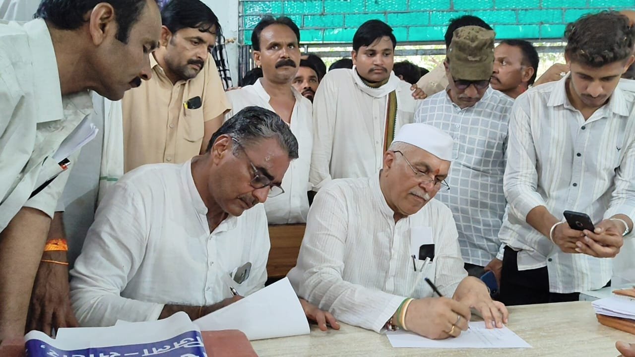 कांग्रेस आंदोलन में पूर्व मंत्री सहित आधा दर्जन कांग्रेसियों की जेब कटी